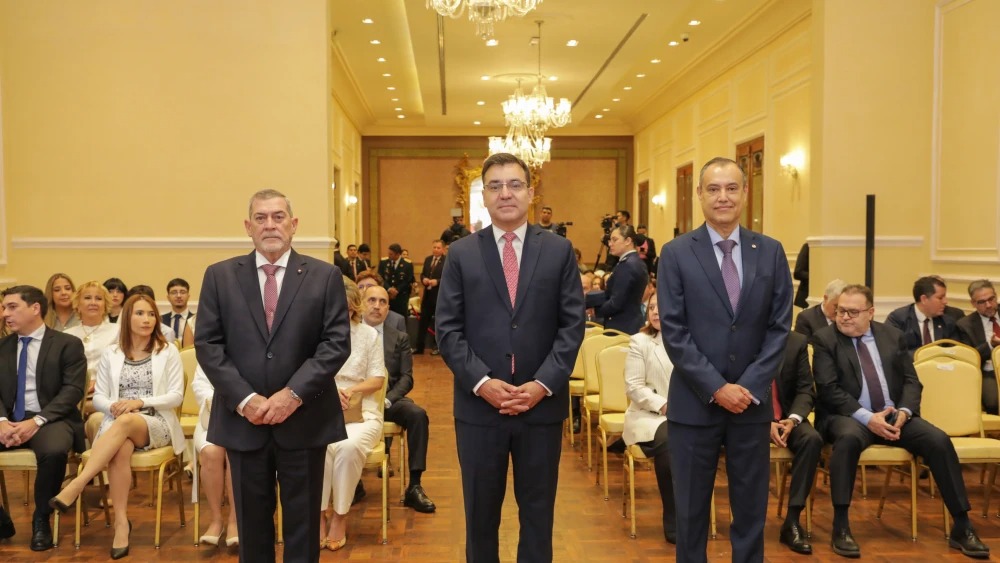Tres nuevos embajadores paraguayos prestaron juramento.Foto: Gentileza.