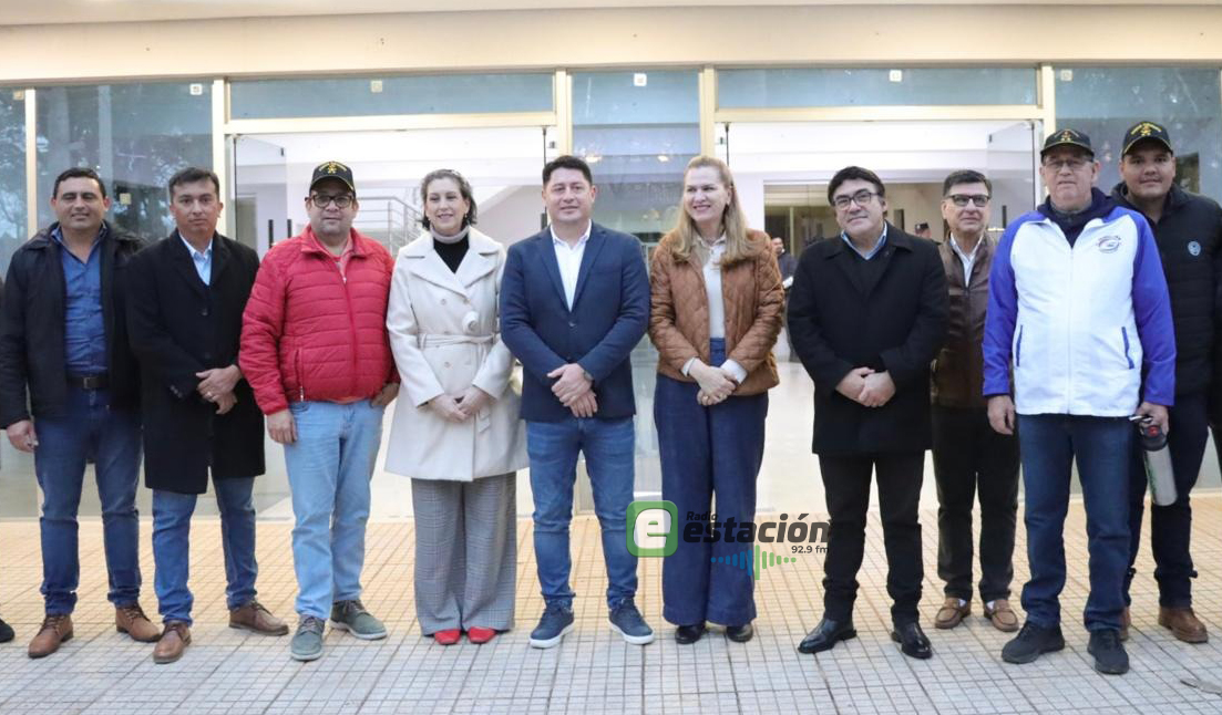 Presencia de la ministra de Salud Pública y Bienestar Social, Dra. María Teresa Barán, el gobernador departamental, Dr. Cristian Andrés Acosta, el diputado nacional Avelino Davalos Estigarribia y diversas autoridades nacionales y municipales - Foto::Redacción