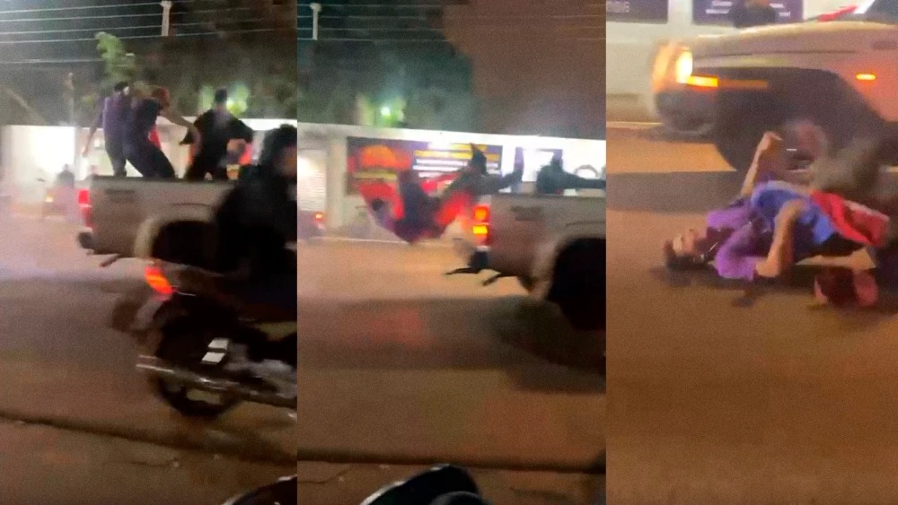 Dos jóvenes cayeron de carrocería de una camioneta, pero uno de ellos perdió el conocimiento. Foto: Captura de video.
