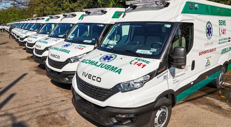 La entrega de hambulancias se dio en el marco del proyecto de renovación de la flota del SEME. Foto: Gentileza.