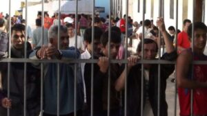 Guardiacárceles amenazan con recrudecer medida de fuerza.