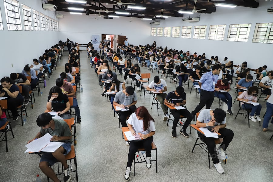 Más de 19.900 jóvenes compiten por 5.000 Becas del Gobierno