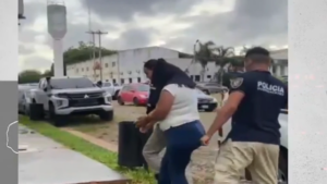 La mujer cuenta con 11 antecedentes por hurto y hurto agravado. Foto: Captura de video - NPY.