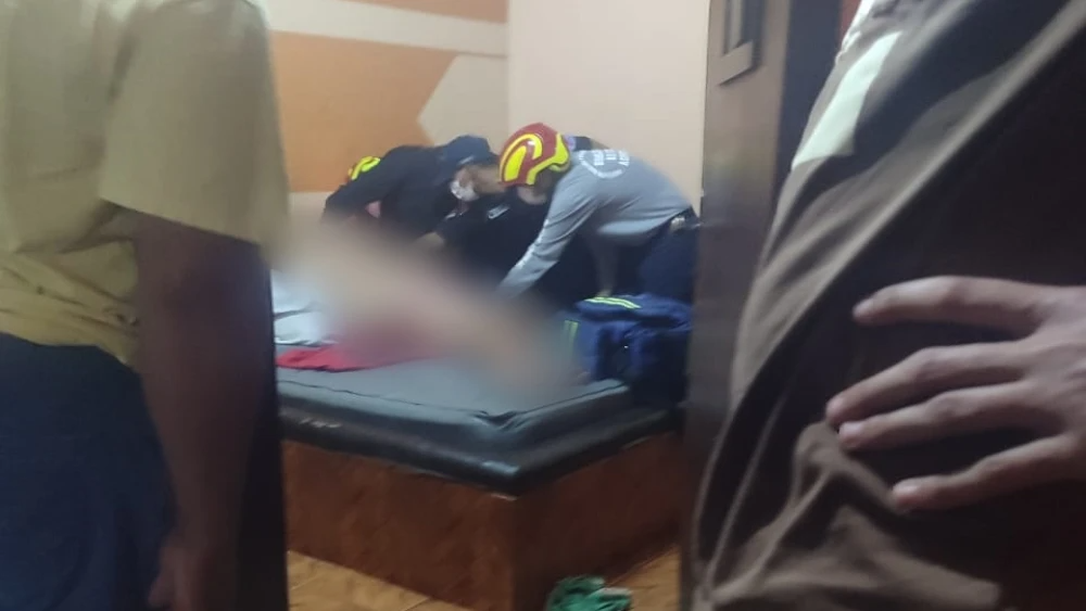 El hombre de 53 años, que fue hallado dormido profundamente, ingresó con una mujer al motel, quien, según relatos de los trabajadores, manifestó que iba a buscar comida, pero no regresó más. Foto: Gentileza.