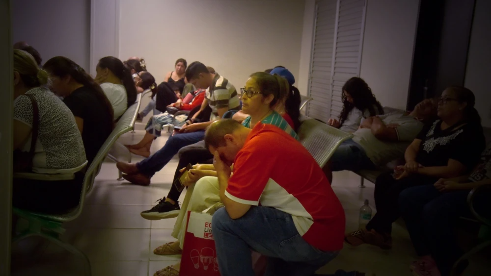 Pacientes en IPS Central aguardan en el área de laboratorio.Foto: Dardo Ramírez.