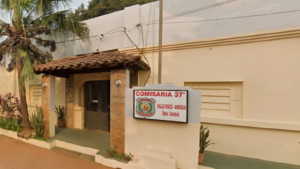 Agentes policiales de la Comisaría 37.ª Central de Areguá intervinieron en el hecho y detuvieron a un joven que habría ayudado a escapar al presunto autor de los disparos.Foto: Gentileza - Policía Nacional.