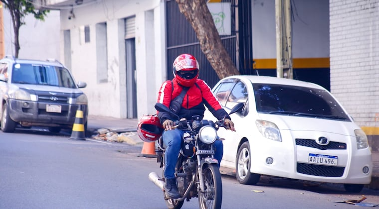 Nueva ley “anti motochorros”: buscan prohibir el caso que cubre totalmente el rostro