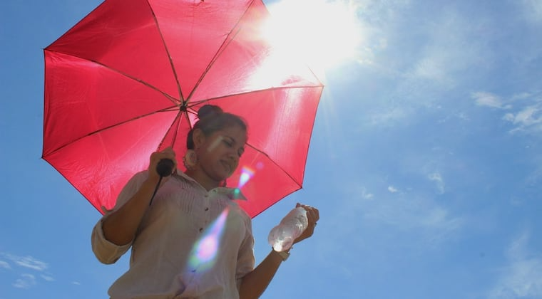 Ambiente caluroso y húmedo persistirá este viernes y sábado, con lluvias previstas para el fin de semana