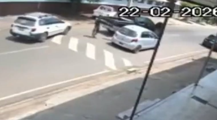 Momento en que la víctima es llevada a la fuerza por hombres armados. Imagen: captura de video.