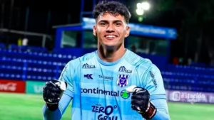 Ángel Martínez fue la gran figura en el empate entre 2 de Mayo y Alianza Lima en Perú por la Libertadores.
