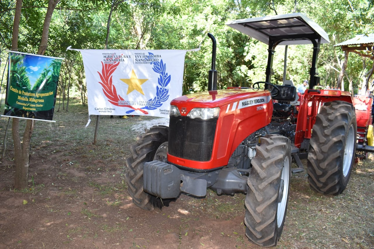 La entrega se realizó en el local del comité de productores Medalla Milagrosa de la Colonia Iturbe, distrito de Repatriación. Foto: Gentileza