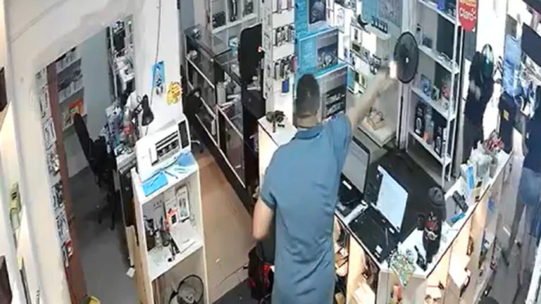 El momento del tiroteo quedó captado en una cámara de circuito cerrado del local comercial en Ciudad del Este.Foto: Captura de video.