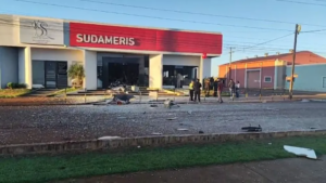 Así quedó el local del banco, tras el ataque de los delincuentes.Gentileza