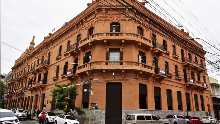 El Ministerio de Economía y Finanzas (MEF) es la entidad encargada de las finanzas públicas.Foto: Archivo ÚH