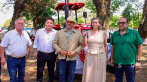 Caazapá recibe nuevos tractores e insumos para impulsar la agricultura familiar