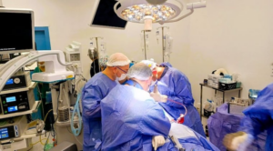 Compleja cirugía: corrigen malformación congénita de columna en Itapúa