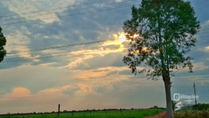 La Dirección de Meteorología e Hidrología informó que durante los próximos días persistirá un ambiente cálido a muy caluroso y húmedo en gran parte del país.