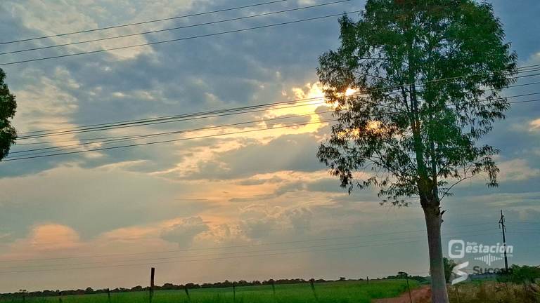 La Dirección de Meteorología e Hidrología informó que durante los próximos días persistirá un ambiente cálido a muy caluroso y húmedo en gran parte del país.