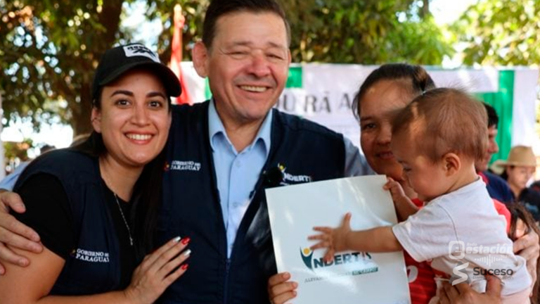 El titular del Indert, Francisco Ruiz Díaz, acompañó la histórica adjudicación de tierras que devuelve esperanza a las familias de Aba’i. Foto: Gentileza