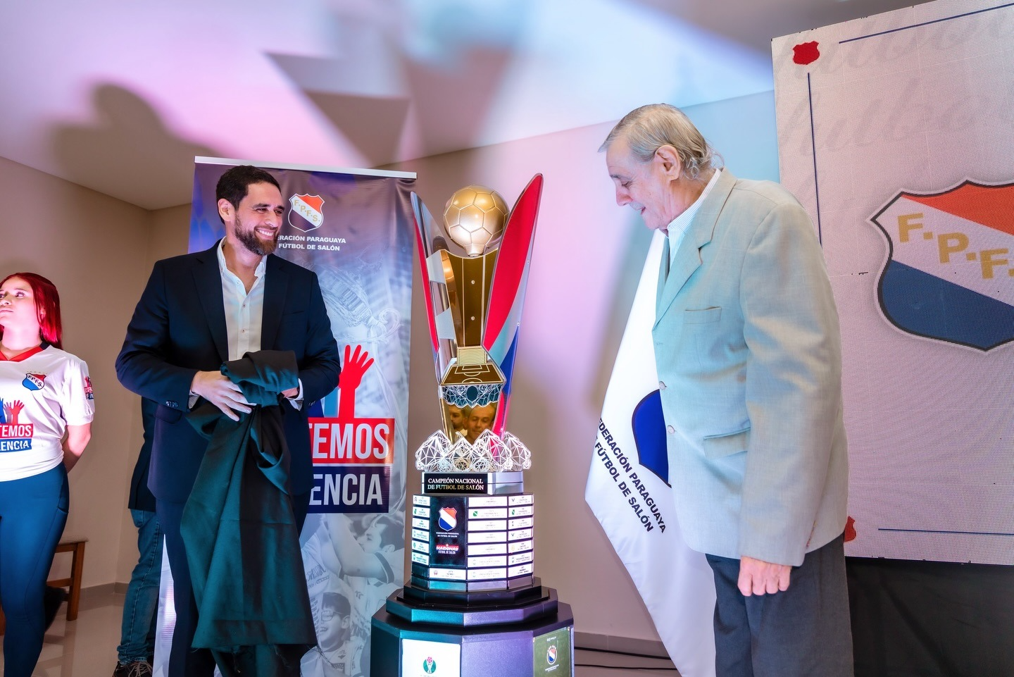 Se presentó oficialmente el trofeo para el 55° Campeonato Nacional de Fútbol de Salón - Caaguazú 2026