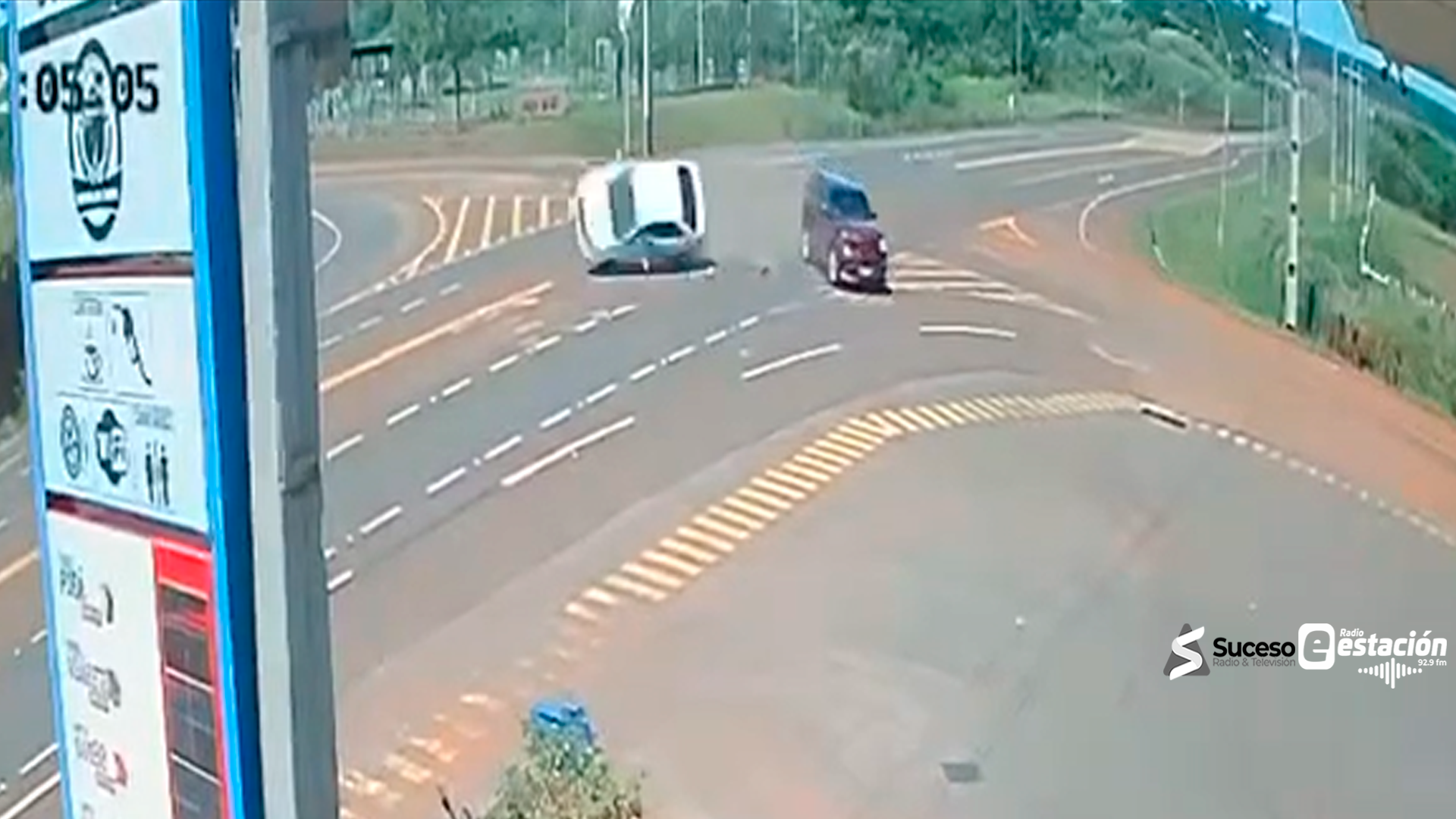 Fuerte colisión entre dos vehículos en Yuty queda registrada en circuito cerrado - Foto: Captura Video