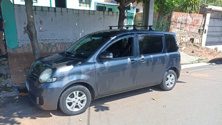 Enzo Sebastián Herebia Delvalle, de 21 años, estaba al mando de un automóvil de la marca Toyota, modelo Sienta, año 2008, color gris, matrícula AAVA999.Foto: Gentileza.