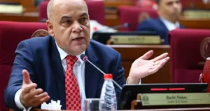 Basilio Bachi Núñez en la conferencia de prensa que brindó este lunes, acompañado de Nano Galaverna.Foto: Gentileza - Senado.