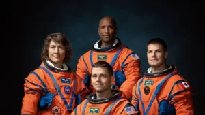 Fotografía del 29 de marzo de 2023 cedida por la NASA de los miembros de la misión Artemis II, de izquierda a derecha, de los astronautas de la NASA Reid Wiseman, Victor Glover y Christina Hammock Koch, junto con el astronauta de la Agencia Espacial Canadiense, Jeremy Hansen.Fuente: EFE