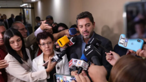 Pedro Alliana, vicepresidente de la República, tras la reunión con los docentes.