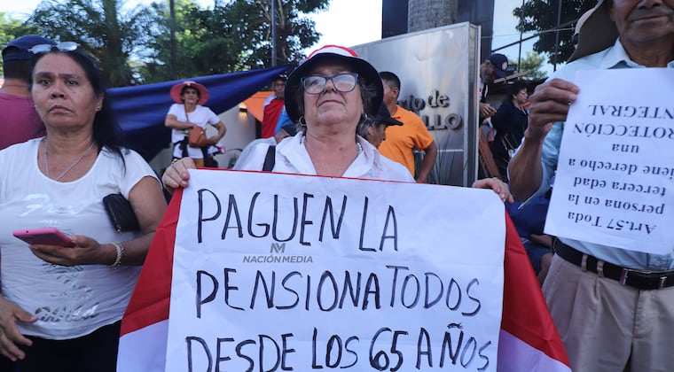 Esta mañana se realizó una manifestación frente al Ministerio de Desarrollo Social. Foto: Mariana Díaz.