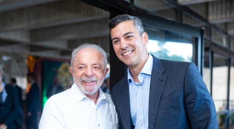 Los presidentes Santiago Peña y Lula da Silva se reunieron en Brasil. Foto: Presidencia.