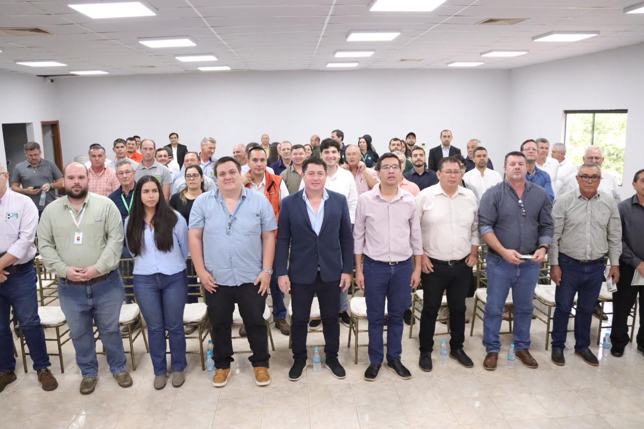 Socializan proyecto de la Ruta PY10 que unirá Alto Paraná, Caazapá y Guairá - Foto: Elias/Gobernacion de Caazapà