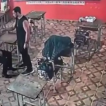 El hecho quedó registrado en el circuito cerrado. Foto: Captura.