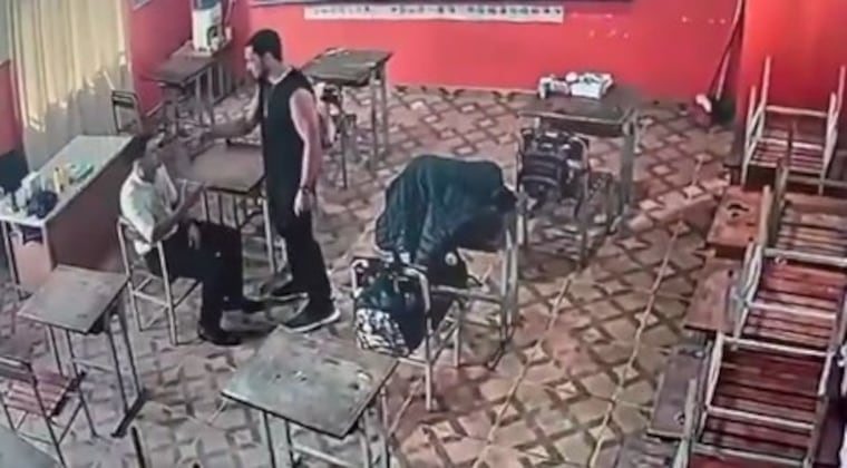 El hecho quedó registrado en el circuito cerrado. Foto: Captura.