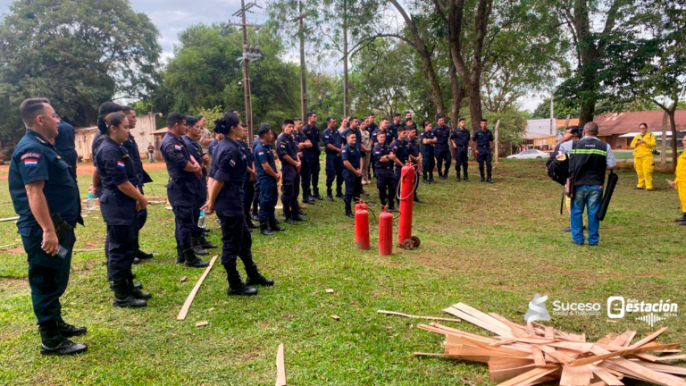 En la sede de la Municipalidad de José Fassardi, se desarrolla una jornada de capacitación orientada a fortalecer las competencias operativas de efectivos policiales - Foto: Gentileza/Edición Suceso Multimedios