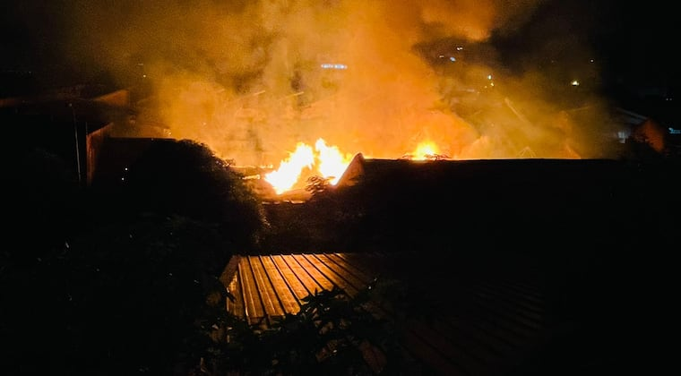 Voraz incendio afecta depósito de Capasa en zona céntrica