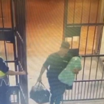 El uniformado fue visto en imágenes del circuito cerrado. Foto: Gentileza.