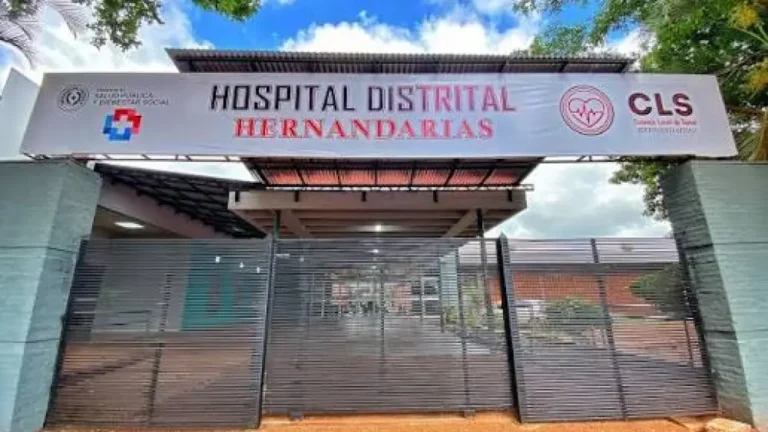 Los heridos fueron llevados al hospital de Hernandarias donde se confirmó el fallecimiento de ambos.Foto: Wilson Ferreira.