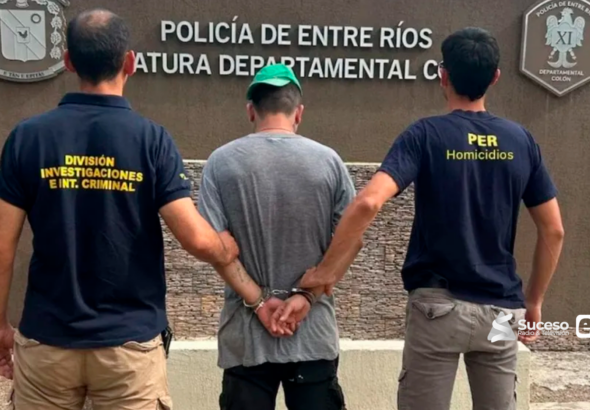 Se trata de Nicolás “Nino” Acosta, acusado de asesinar a un presunto sereno cuyo cuerpo fue hallado envuelto en una frazada, cubierto con cal y escondido en una obra en construcción. - Foto: Ministerio de Seguridad y Justicia Colon.