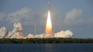 La misión lunar tripulada Artemis II se lanzó desde el Centro Espacial Kennedy en Cabo Cañaveral, Florida, EEUU, este miércoles 1 de abril de 2026.Foto: Jim Watson (AFP).