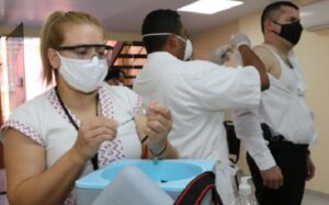Las personas mayores son parte del grupo que debe acceder a la antininfluenza para evitar el desarrollo de formas graves de la enfermedad.