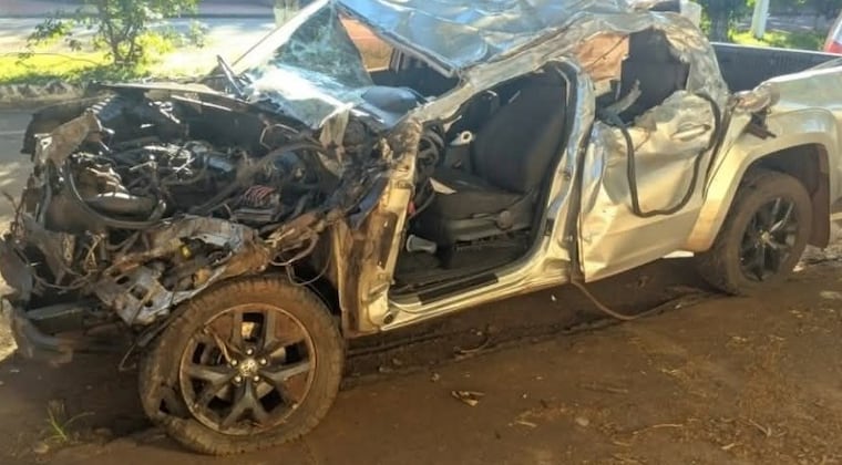 Camioneta que se vio involucrada en un choque ocurrido sobre la Ruta PY06. Foto: Gentileza.