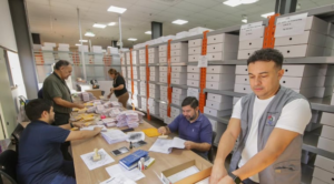 Los maletines electorales posteriormente serán distribuidos para los partidos políticos que realizarán sus internas con miras a las municipales 2026. Foto: Gentileza