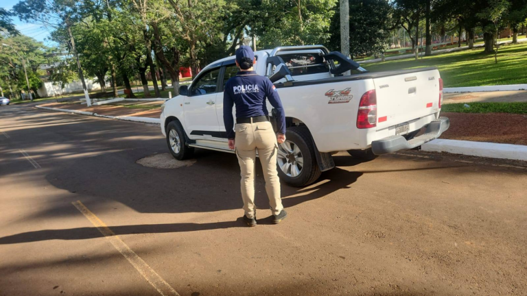 LA POLICÍA RECUPERÓ EL VEHÍCULO TRAS UNA PERSECUCIÓN - FOTO: GENTILEZA