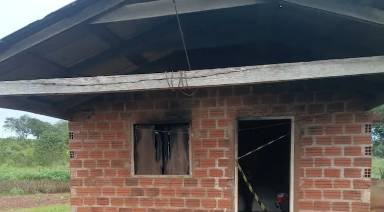 La vivienda fue consumida en su interior por un incendio. Foto: Gentileza.