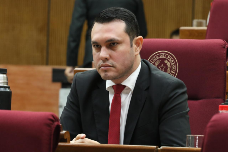 Hernán Rivas está con permiso en el Senado.Foto: Archivo.