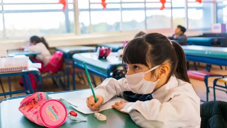 Cuidados. Es importante que todas las medidas de prevención y las recomendaciones sean tenidas en cuenta en las aulas para evitar contagios masivos de males respiratorios.