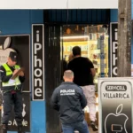 El asalto fue ejecutado por tres hombres armados y con los rostros tapados con tapabocas.Foto: Richart González.