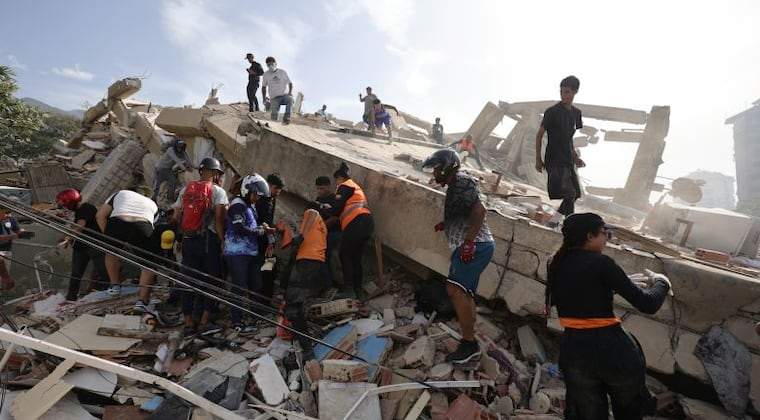 Casi mil muertos y más de 50.000 desaparecidos tras doble terremoto en Venezuela