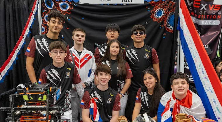 Estudiantes subcampeones del Mundial de Robótica